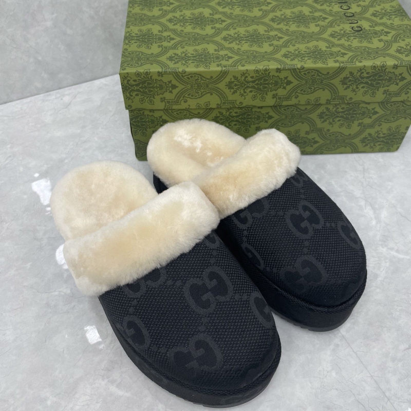 G*u*i slippers